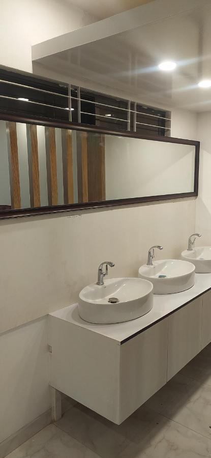 Center Point Apartment Dhaka Eksteriør billede